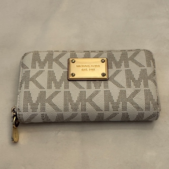 Michael Kors Handbags - Amazing condition! Michael Kors Logo Wallet/Wristlet